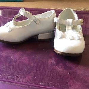 Infant white dress shoes